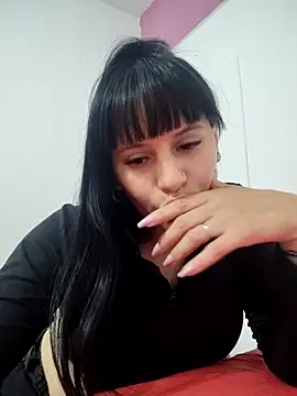 lolaa0777 online show from May 5, 5:38 pm