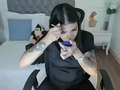 Aisha Haddad online show from May 1, 2:09 pm