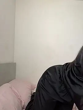 onlyladyb online show from April 9, 11:15 am