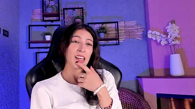 SinLickerr online show from April 7, 8:33 pm