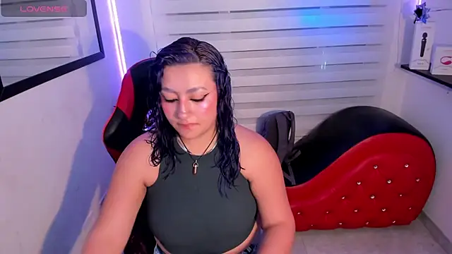 Emily Jonesh online show from May 20, 12:24 pm