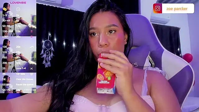 ZoeParcker online show from March 6, 8:15 pm