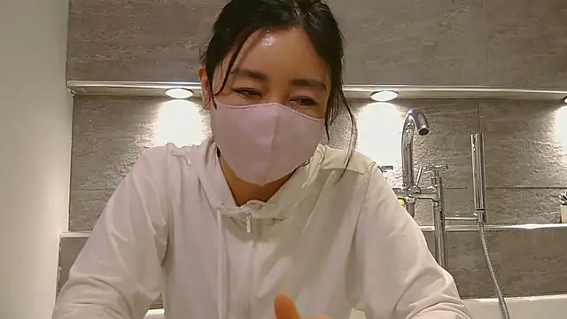 Mochi-Momo online show from April 8, 11:01 am