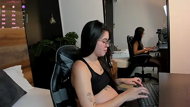 eva swan  online show from May 18, 12:22 pm