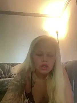 BlondeMilfXo online show from May 16, 12:04 pm