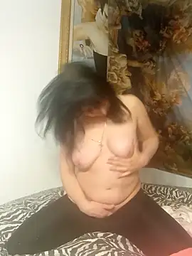 MadamBell online show from March 26, 6:20 pm