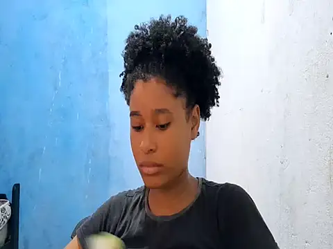 MadelynStamant online show from March 25, 12:30 pm