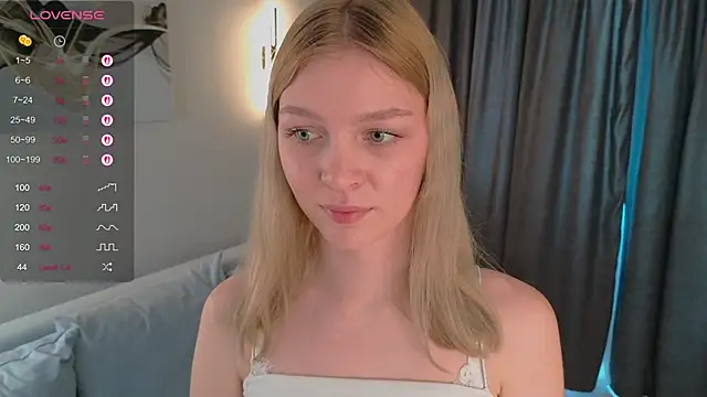 CynthiaaStone online show from April 5, 8:35 am