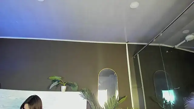 Mia noiir online show from May 6, 4:05 am