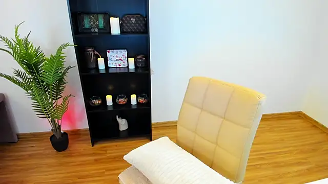 khloe starrr online show from March 6, 2:12 pm