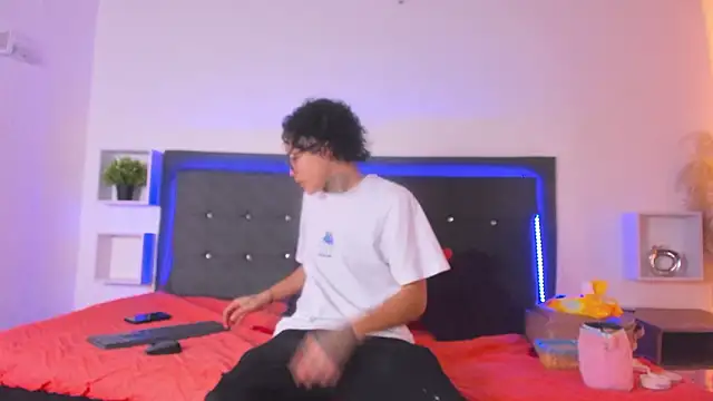 Ale cuzz online show from March 17, 2:54 pm