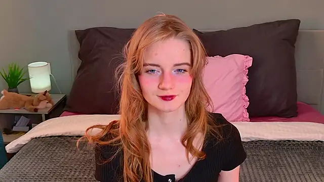 ElfieWhite online show from May 7, 5:38 pm