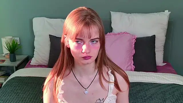 ElfieWhite online show from May 19, 5:09 pm