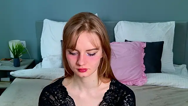 ElfieWhite online show from May 11, 4:59 pm