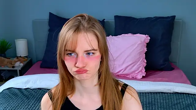 ElfieWhite online show from May 6, 4:33 pm