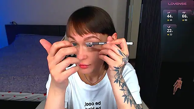 Mel Lovell  online show from May 10, 11:29 pm