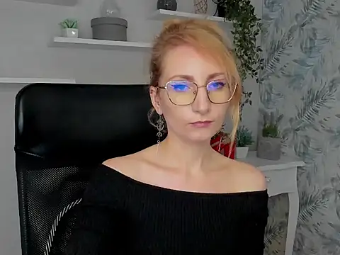 CinderellaMoon online show from March 2, 7:15 am