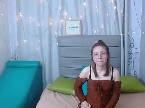 casandraroberthrs707 online show from March 5, 8:15 pm