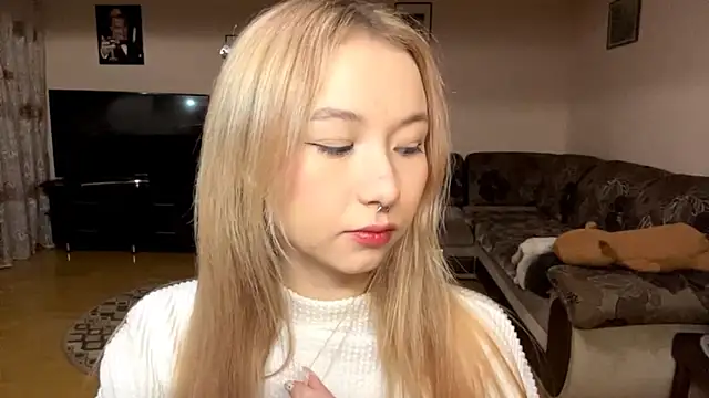 PinkTraible online show from April 2, 11:08 am