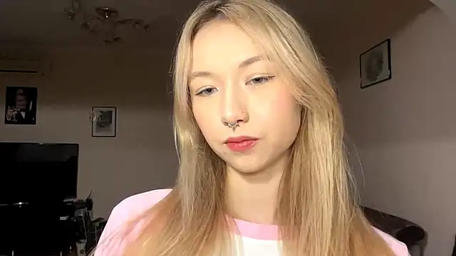 PinkTraible online show from April 4, 11:42 am