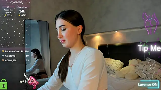 Emily Lews online show from March 3, 7:25 am