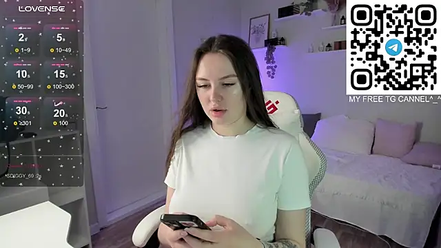 Laura CollinsS online show from March 21, 12:59 am