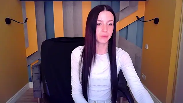 NoirDiva online show from May 9, 12:07 pm