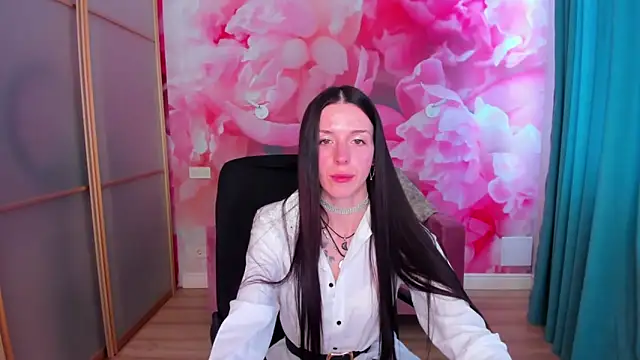 NoirDiva online show from May 2, 12:08 pm