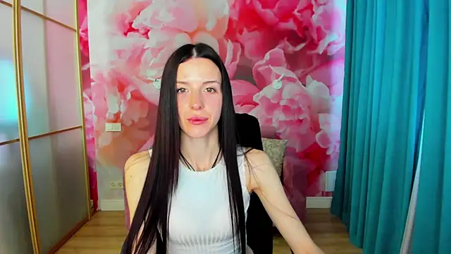 NoirDiva online show from May 5, 6:05 am