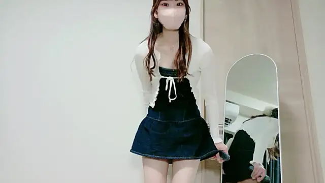 ukachan  online show from April 6, 4:30 pm