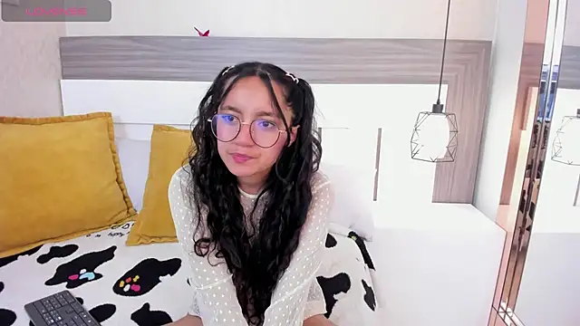 Emilyblussh online show from March 13, 7:15 pm