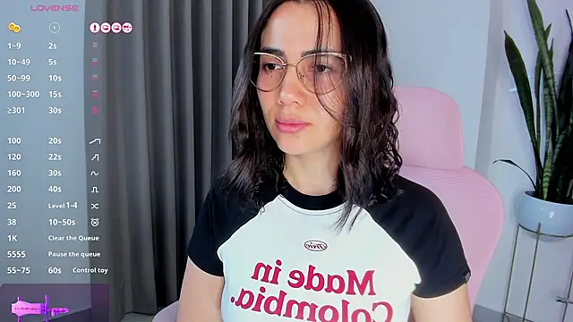 sara ospina22 online show from April 1, 12:06 pm