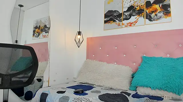 kiara  white1 online show from March 2, 5:08 am