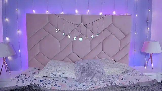 NaeniaDemon  online show from March 31, 3:39 am