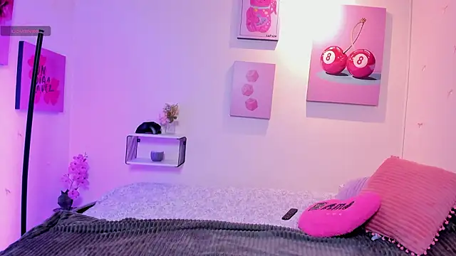 NaeniaDemon  online show from March 17, 3:32 am