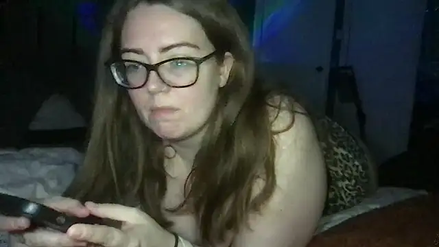 CurvyBx online show from April 3, 9:46 pm