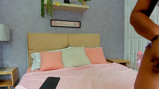 AprilBom online show from March 22, 4:02 pm