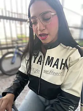 Daniela Pink online show from May 22, 11:30 am