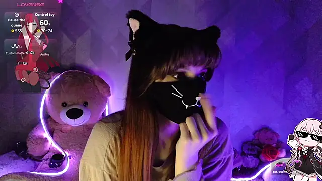 llonaMask online show from April 7, 7:49 pm