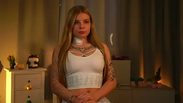 ZofiaPantano online show from March 27, 2:51 pm