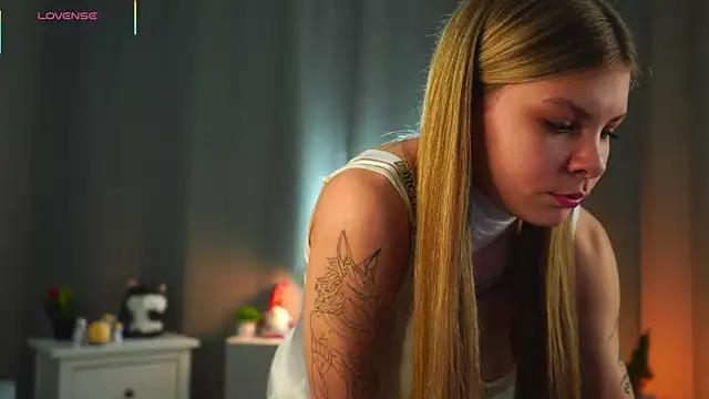 ZofiaPantano online show from April 3, 2:48 pm