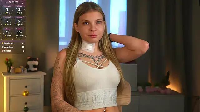 ZofiaPantano online show from March 25, 1:58 pm