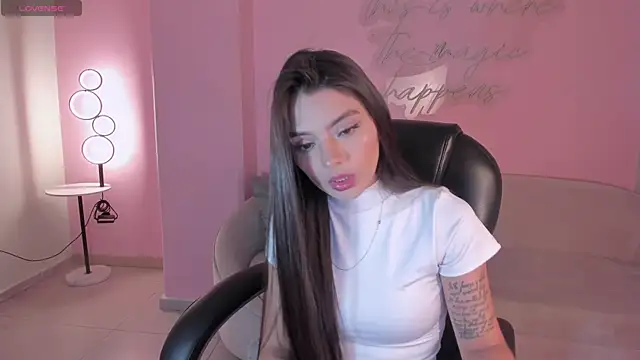 JulietteMoreau online show from May 9, 7:27 pm