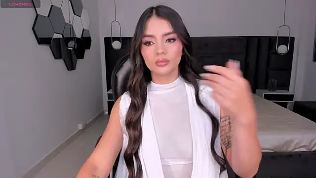 JulietteMoreau online show from May 22, 7:34 pm