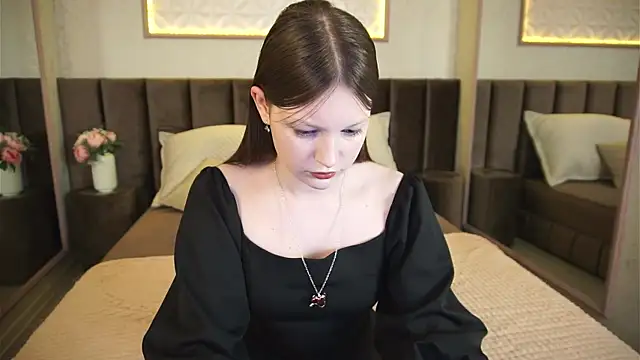 LauraBev online show from May 26, 2:49 pm