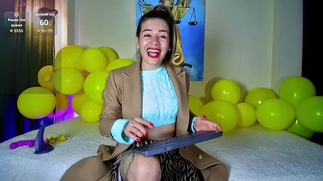 oriana thomson01 online show from May 16, 4:15 am
