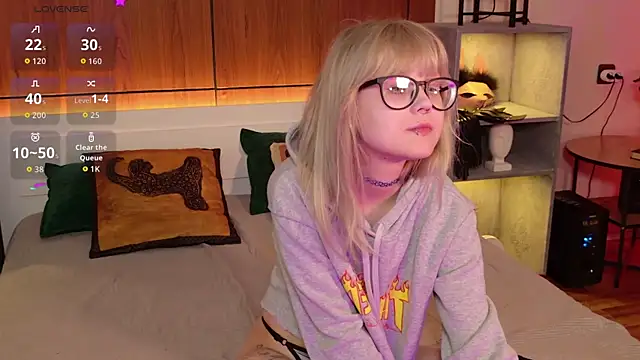 MoliQin online show from April 9, 7:25 am