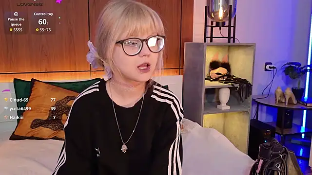 MoliQin online show from May 14, 9:04 am