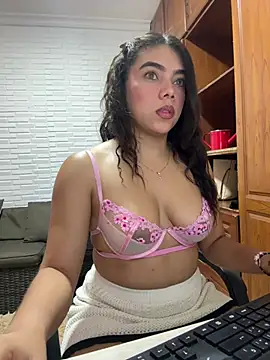 Luna rousse26 online show from May 26, 1:43 pm