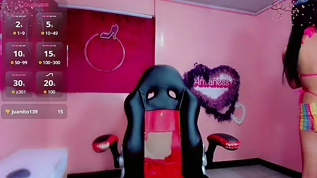 Karlaa Hernandez  online show from April 9, 7:30 pm